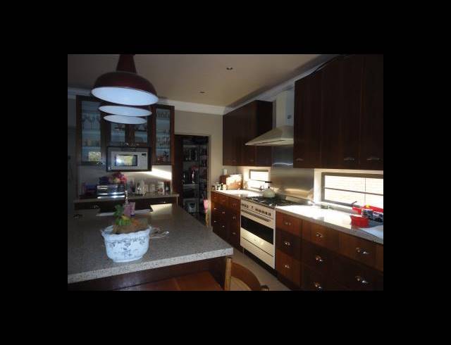 5 BEDROOM HOUSE FOR SALE IN LADYBRAND